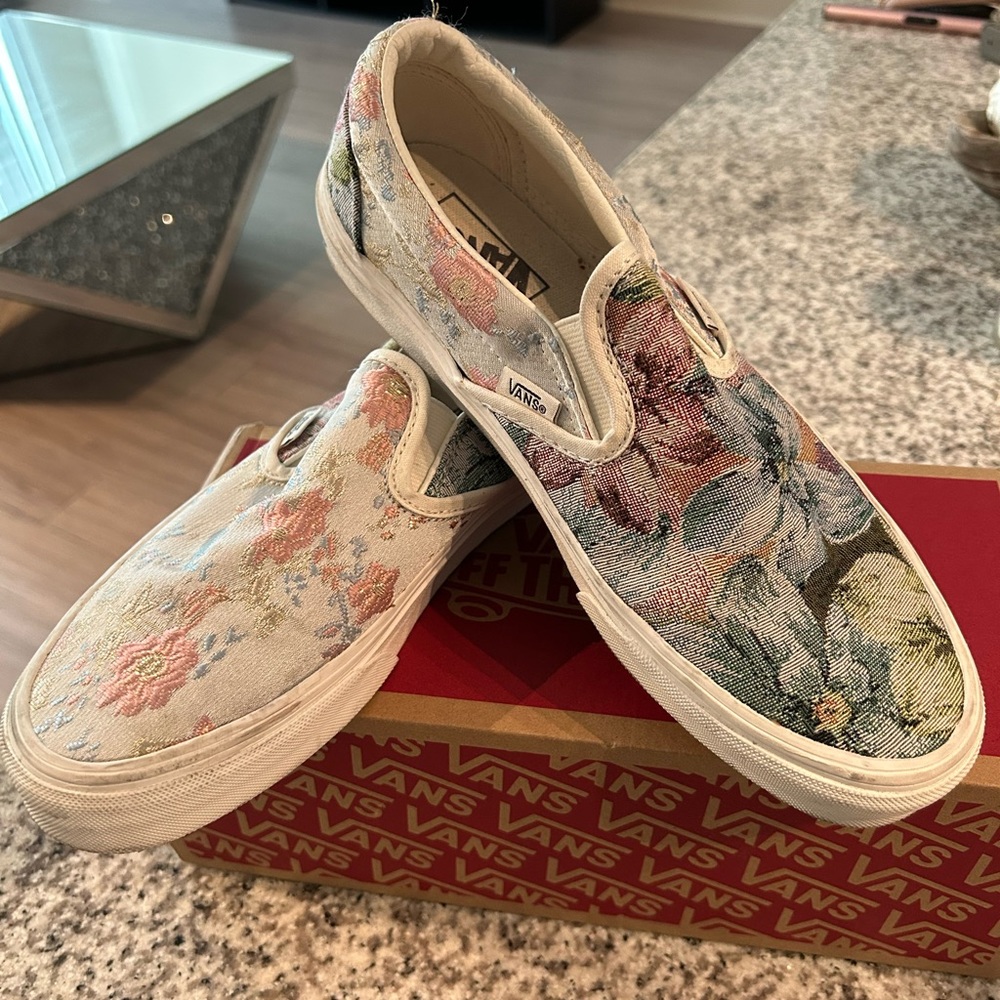 Vans - Picture 2 of 3